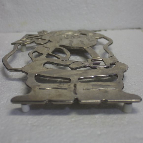 Christmas Santa Metal Footed Trivet - Picture 3 of 7